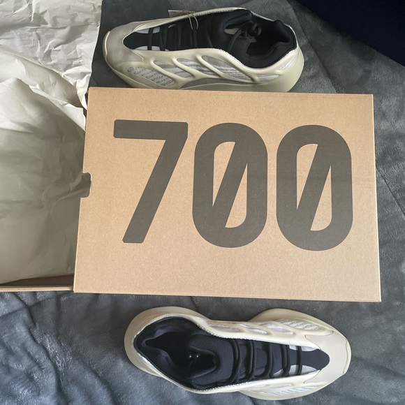 YEEZY 700 V3 AZAEL *BRAND NEW FROM YEEZY DAY* - Picture 5 of 10
